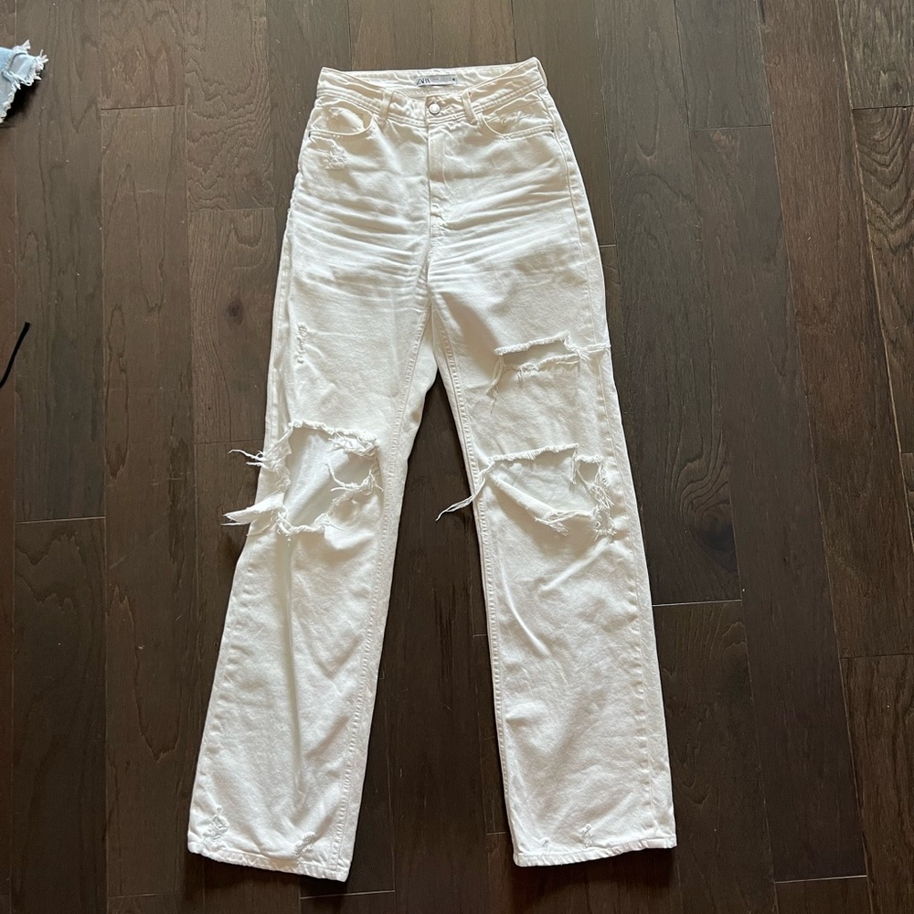 Distressed Jeans - Picture 4 of 4